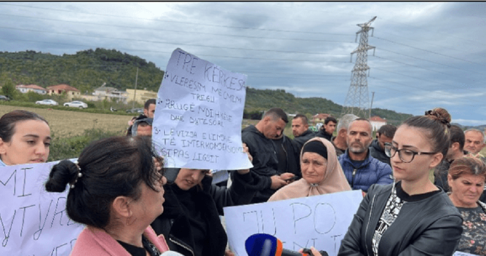 Banoret e Berxulles protestojne per projektin e Thumane-Kashar